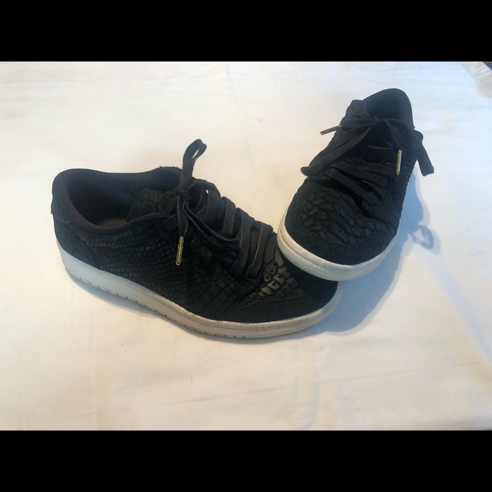 Nike Air Jordan’s Black Python women’s size 8